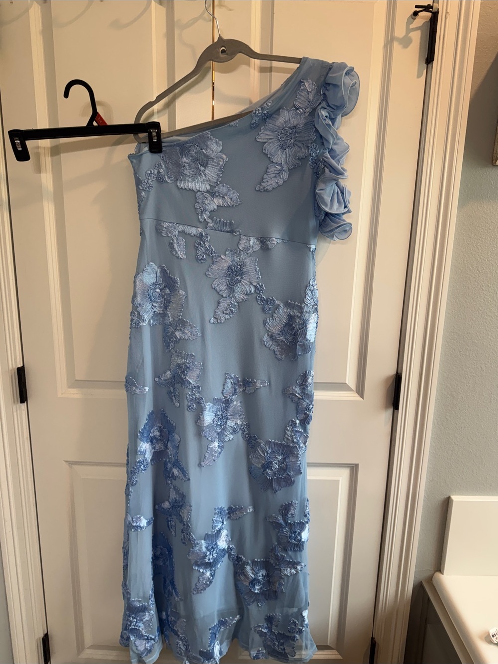 Selfie Leslie Sky Blue One-Shoulder Floral Appliqué Gown